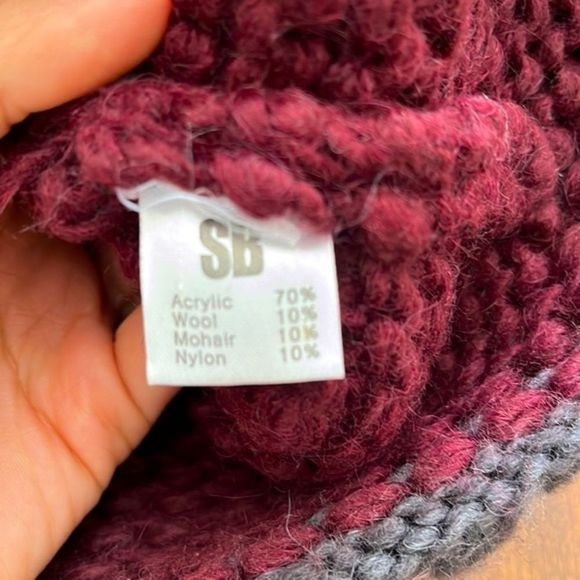 Winter Pompom toque - Picture 3 of 9